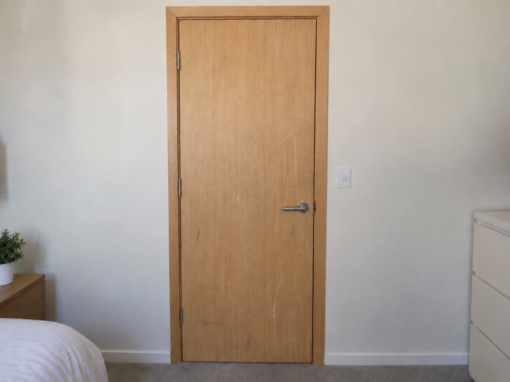 Porta na saída, com riscos